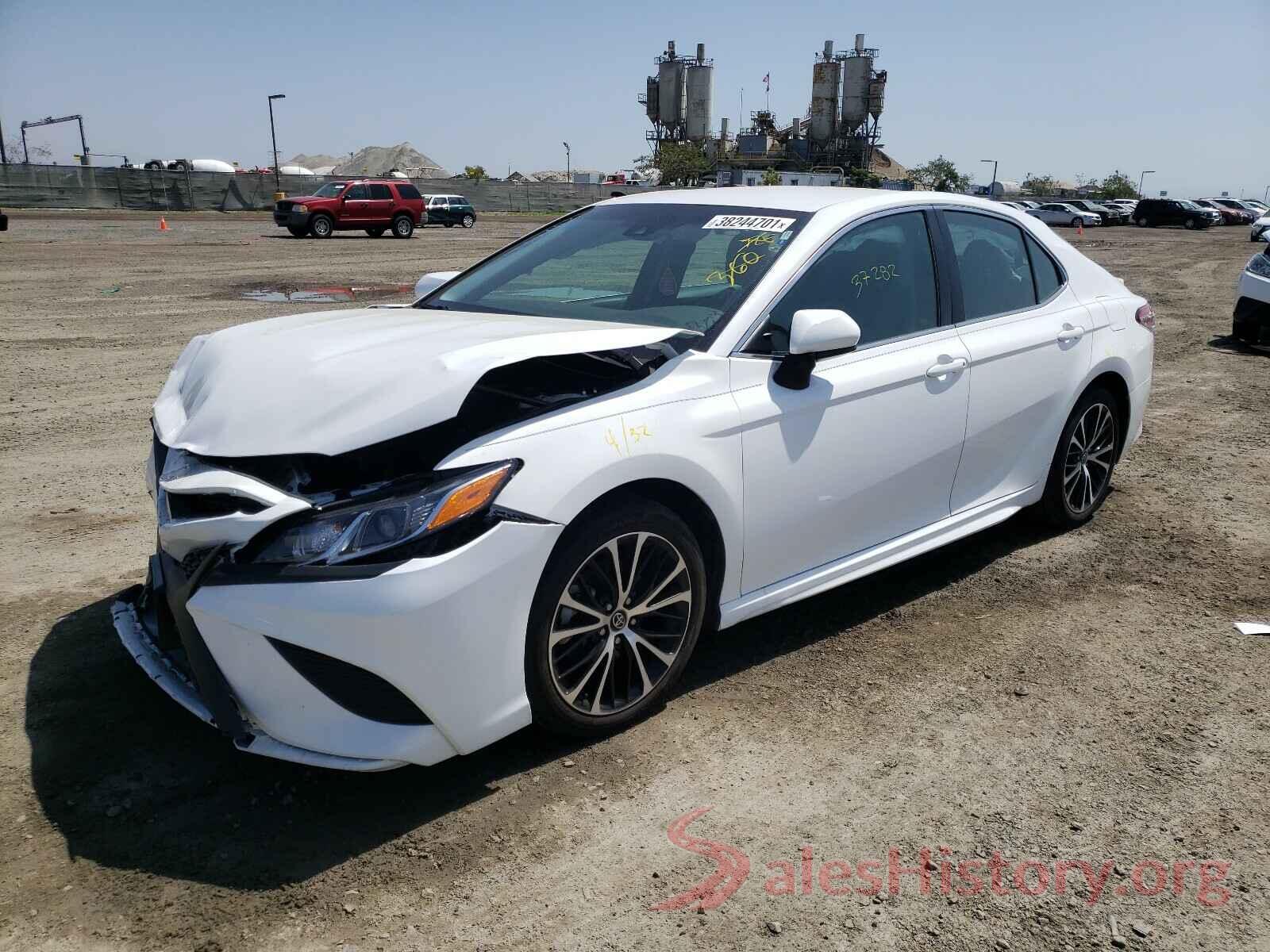 4T1B11HK7JU666098 2018 TOYOTA CAMRY