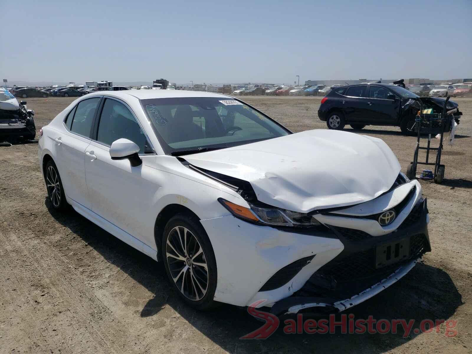 4T1B11HK7JU666098 2018 TOYOTA CAMRY