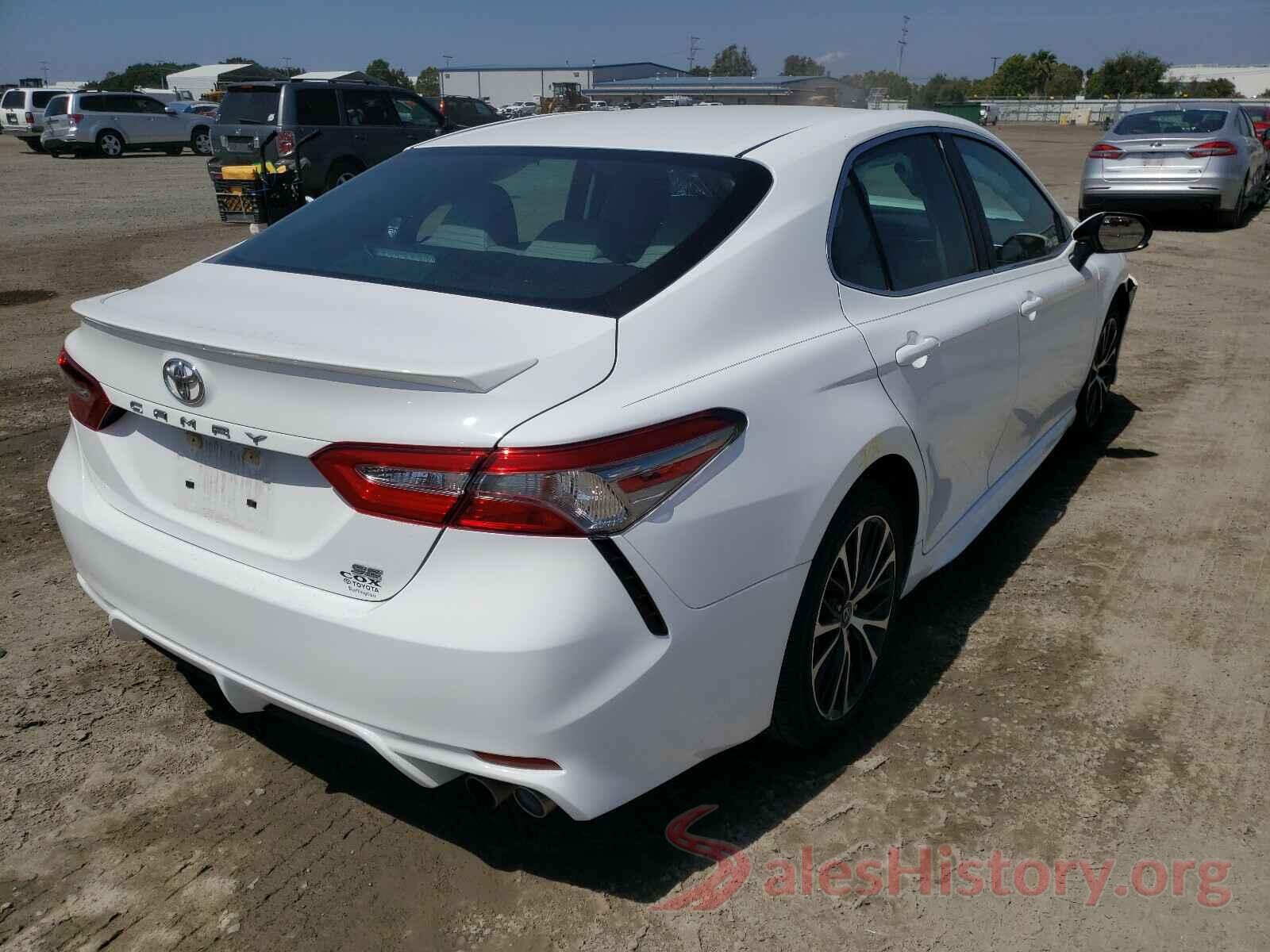 4T1B11HK7JU666098 2018 TOYOTA CAMRY