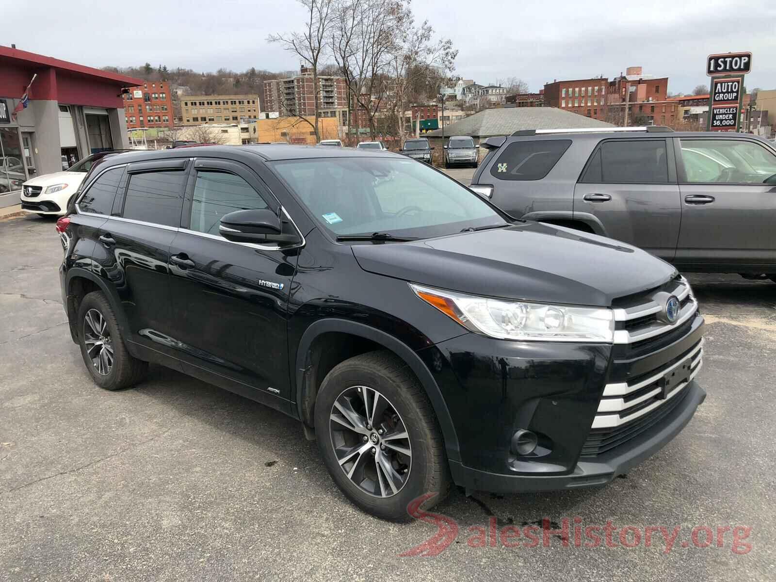 5TDBGRFH8JS041710 2018 TOYOTA HIGHLANDER