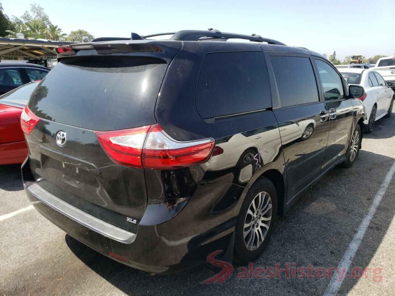 5TDYZ3DC2JS921780 2018 TOYOTA SIENNA