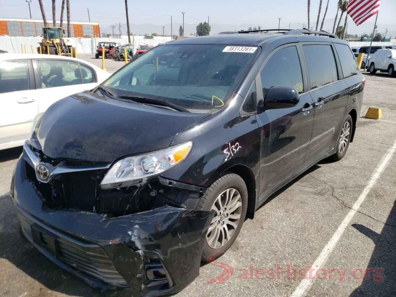 5TDYZ3DC2JS921780 2018 TOYOTA SIENNA