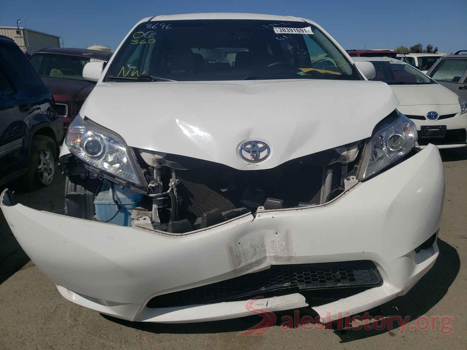 5TDKZ3DC8HS868373 2017 TOYOTA SIENNA