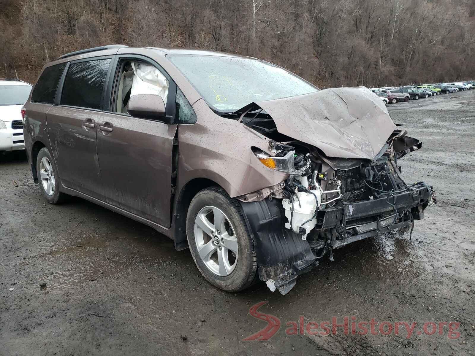 5TDKZ3DC3JS918313 2018 TOYOTA SIENNA