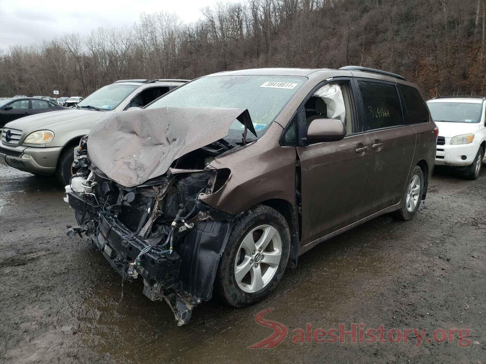 5TDKZ3DC3JS918313 2018 TOYOTA SIENNA