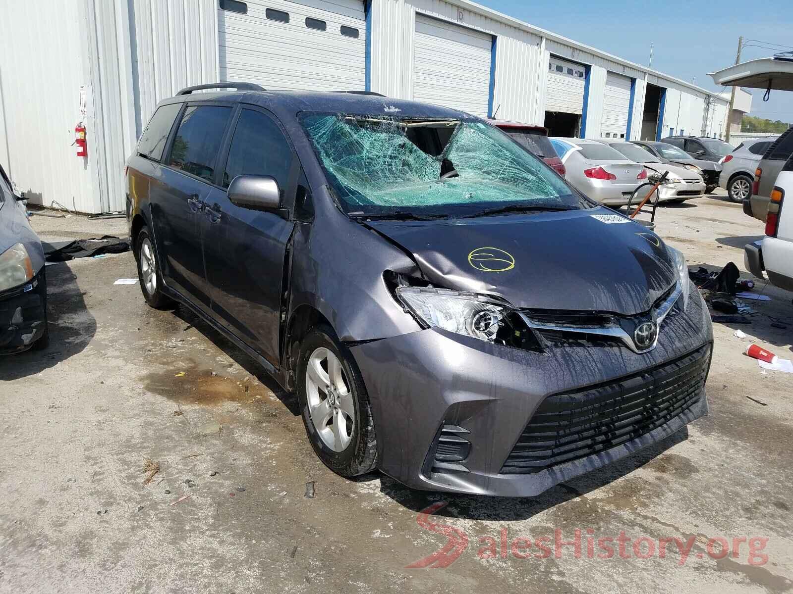 5TDKZ3DC2JS903026 2018 TOYOTA SIENNA