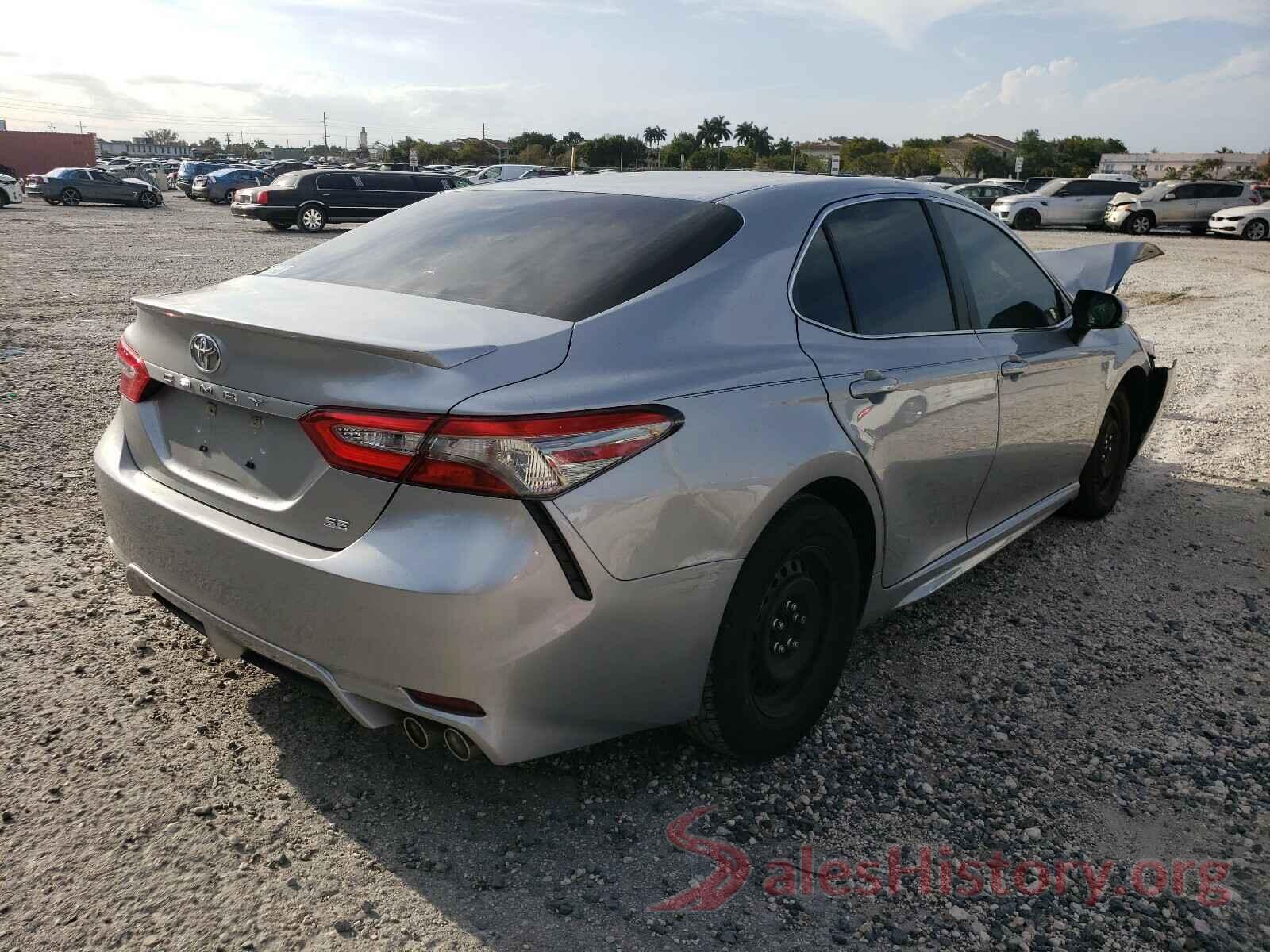 4T1B11HK8JU581898 2018 TOYOTA CAMRY