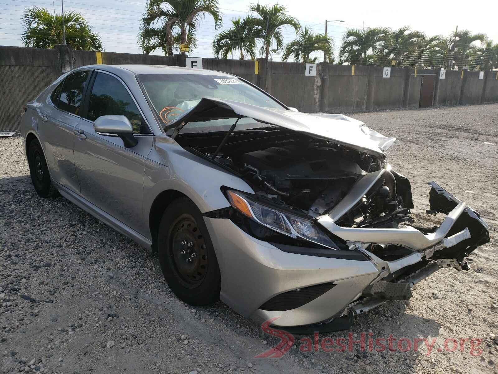 4T1B11HK8JU581898 2018 TOYOTA CAMRY