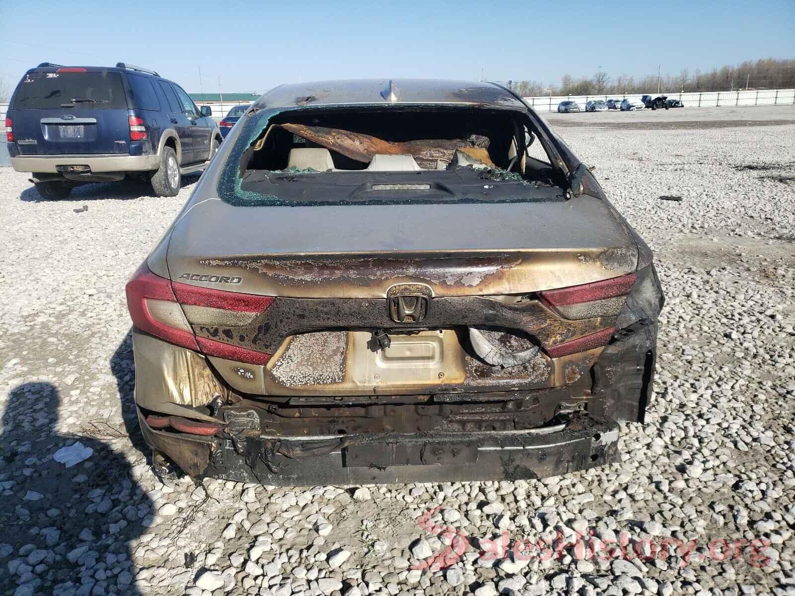 1HGCV1F17JA028069 2018 HONDA ACCORD