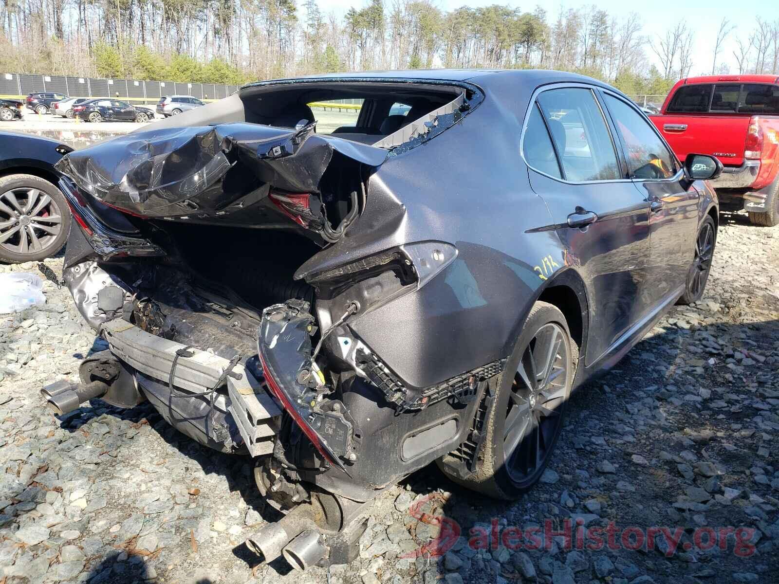 4T1B61HK3JU023300 2018 TOYOTA CAMRY