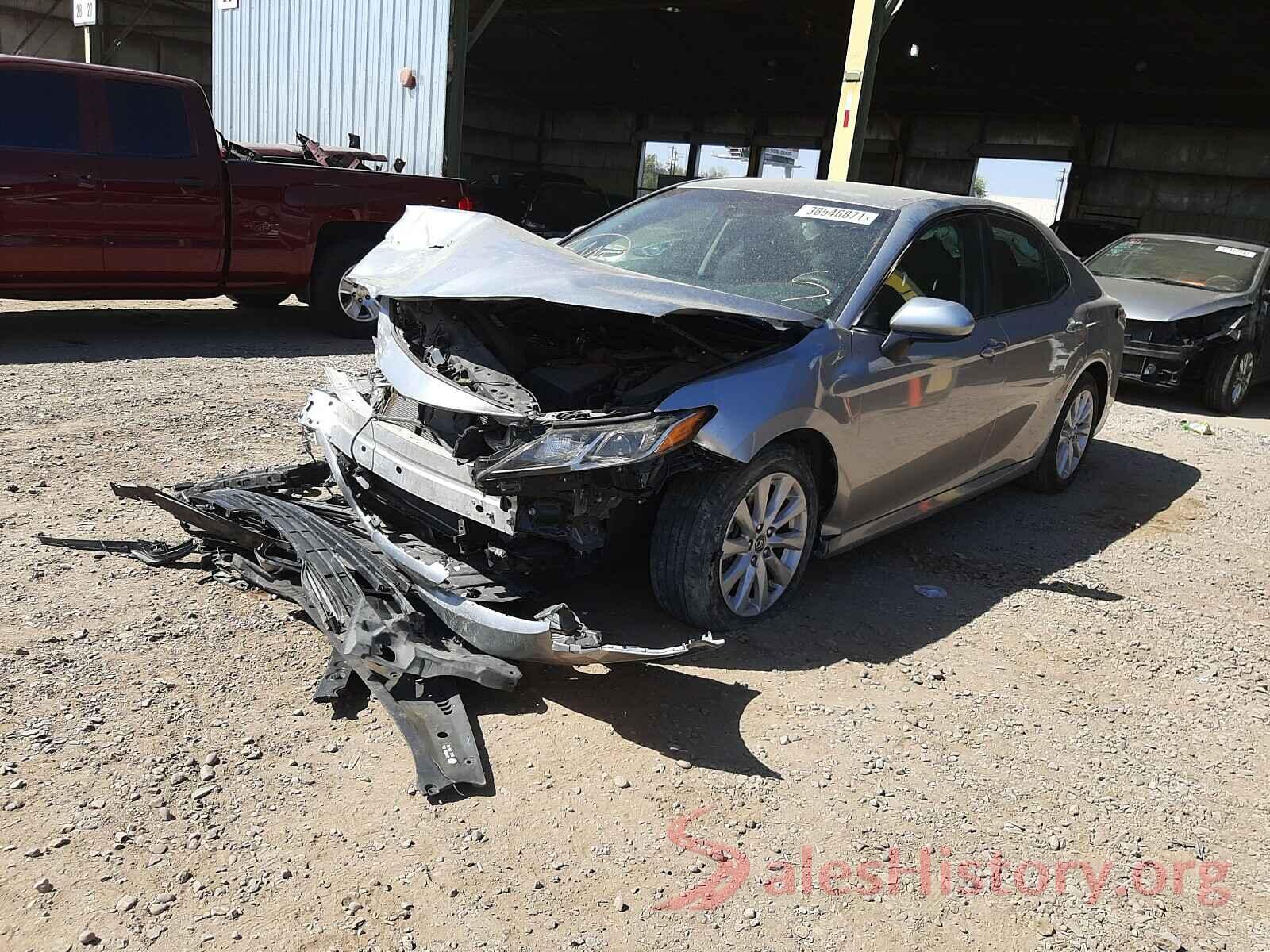 4T1B11HK8JU579195 2018 TOYOTA CAMRY