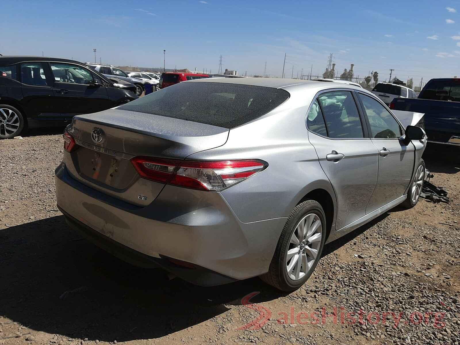 4T1B11HK8JU579195 2018 TOYOTA CAMRY