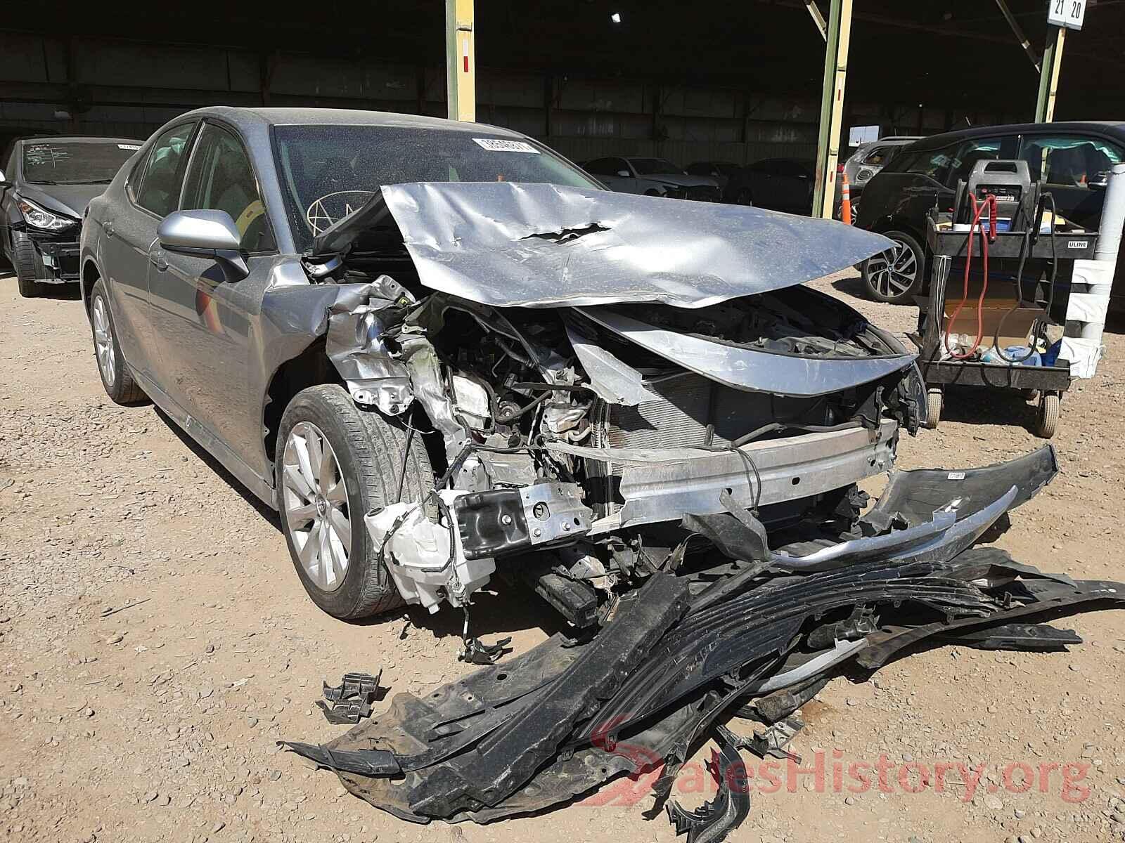 4T1B11HK8JU579195 2018 TOYOTA CAMRY