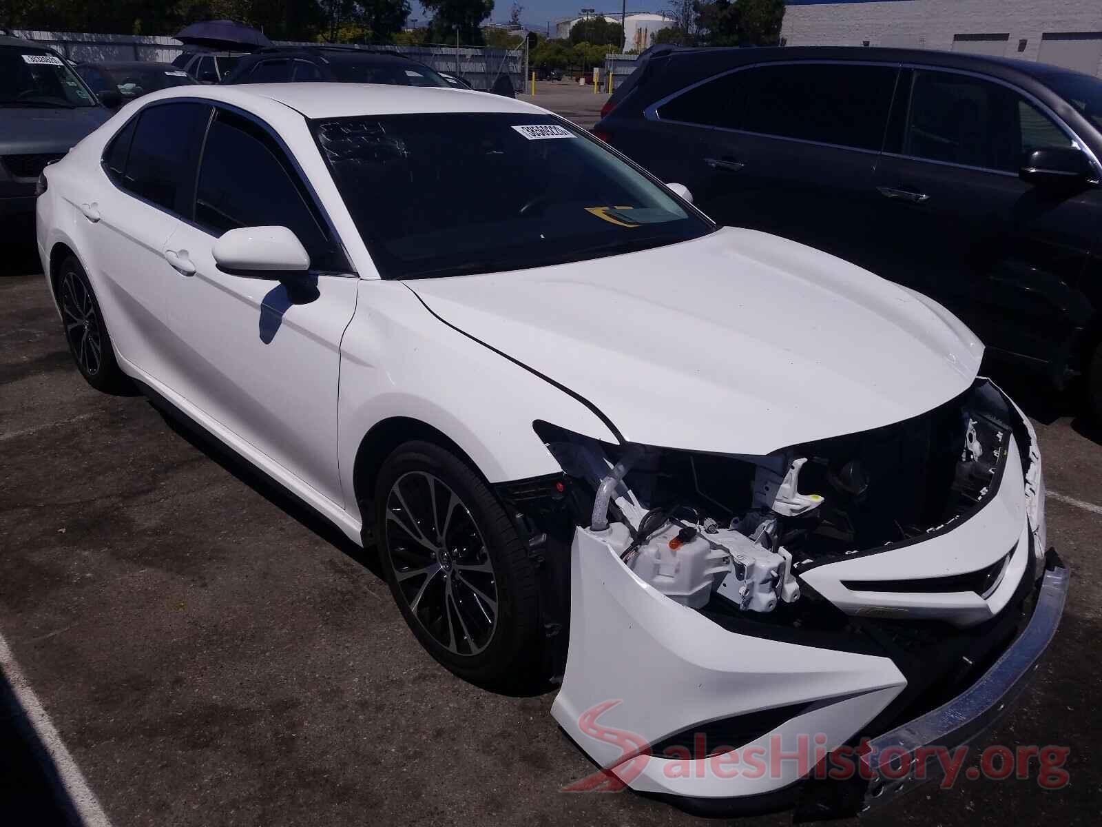 4T1B11HK9JU586267 2018 TOYOTA CAMRY