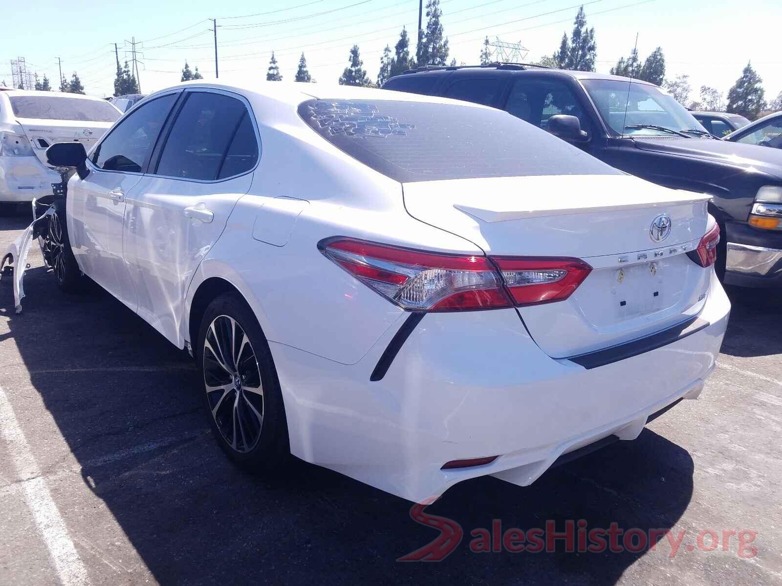 4T1B11HK9JU586267 2018 TOYOTA CAMRY