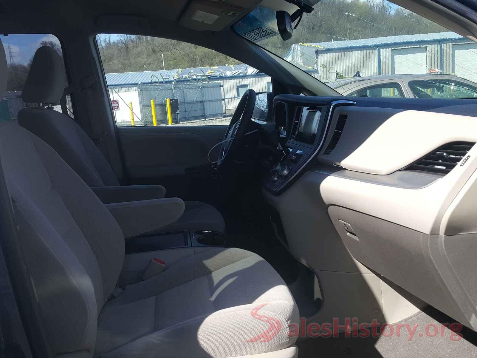 5TDJZ3DC4HS152176 2017 TOYOTA SIENNA