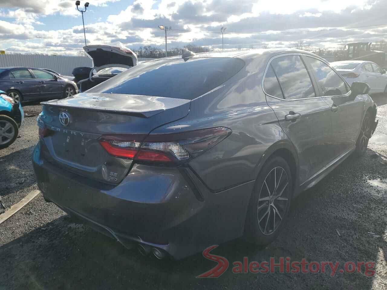 4T1G11BK2NU052144 2022 TOYOTA CAMRY