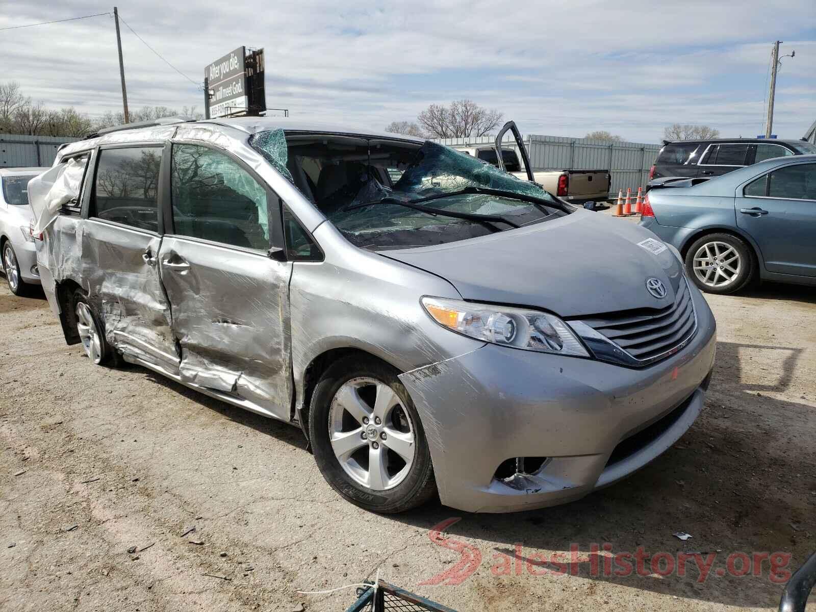 5TDKZ3DC6HS800685 2017 TOYOTA SIENNA