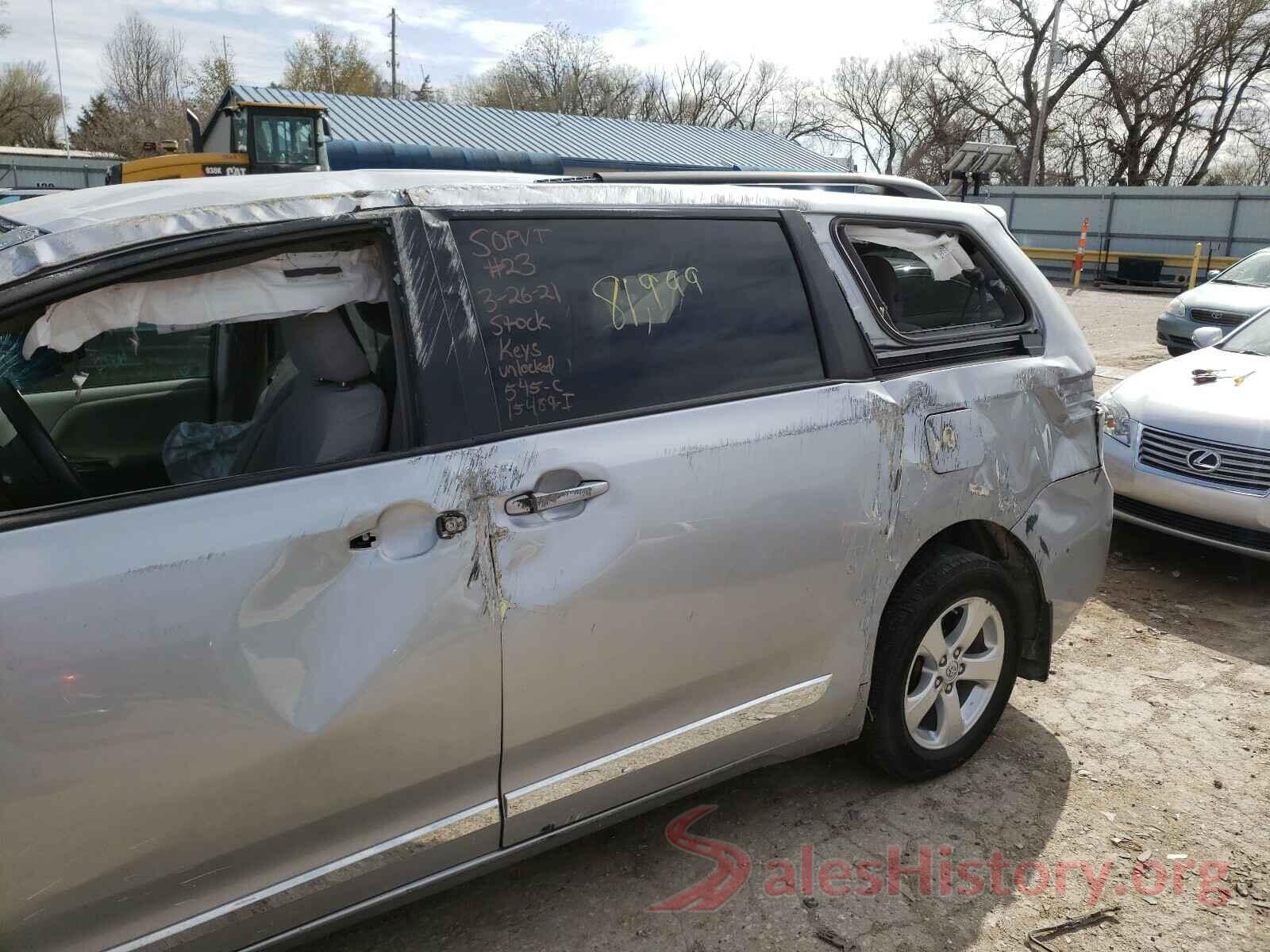 5TDKZ3DC6HS800685 2017 TOYOTA SIENNA