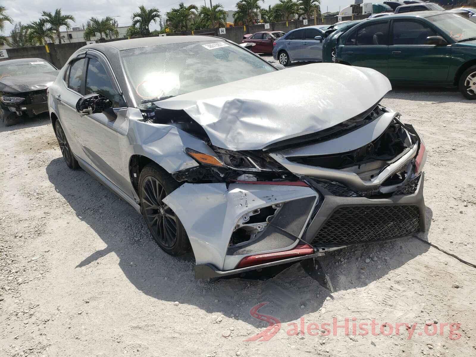 4T1B11HK0JU116581 2018 TOYOTA CAMRY