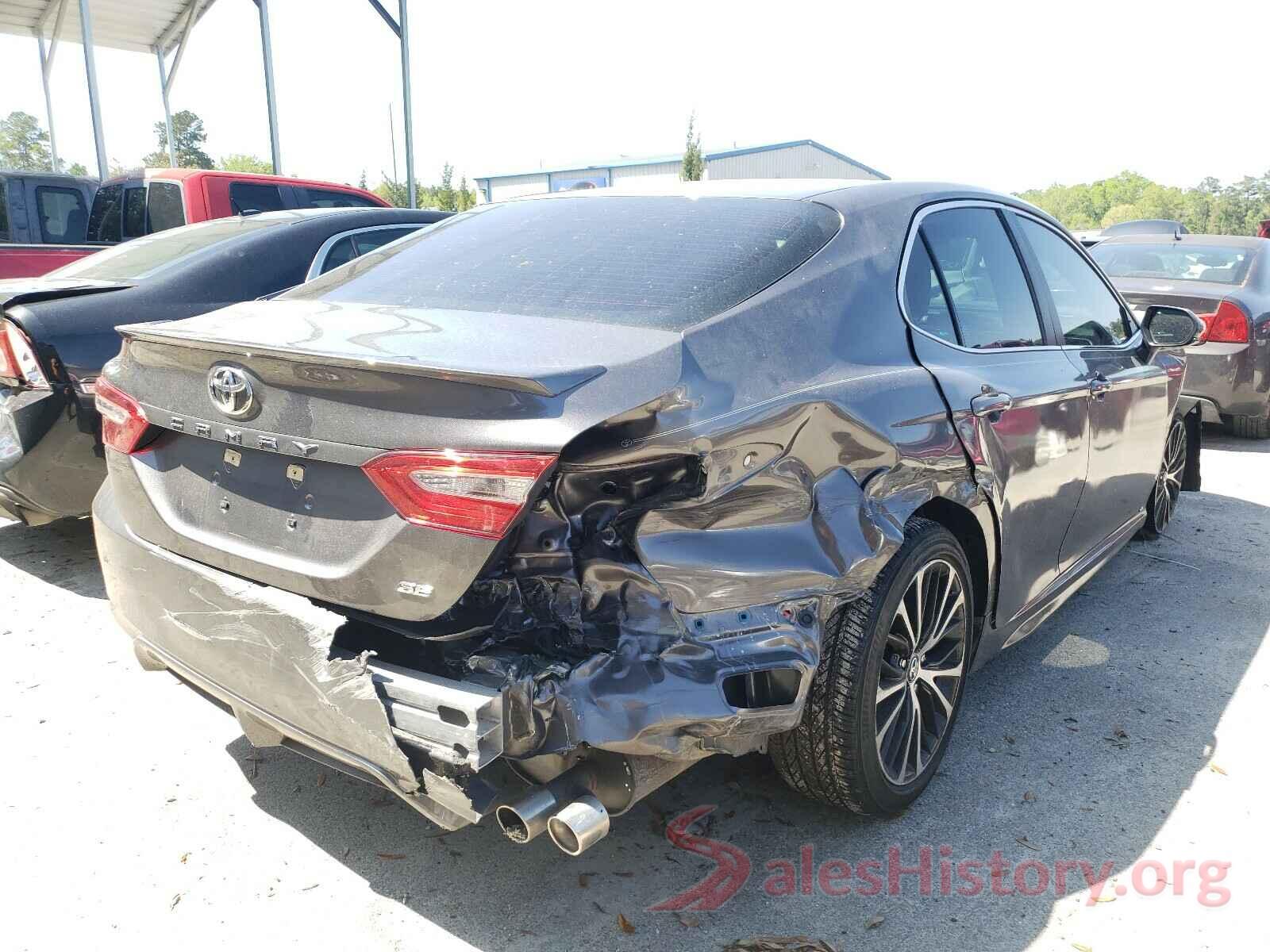 4T1B11HK7JU513821 2018 TOYOTA CAMRY