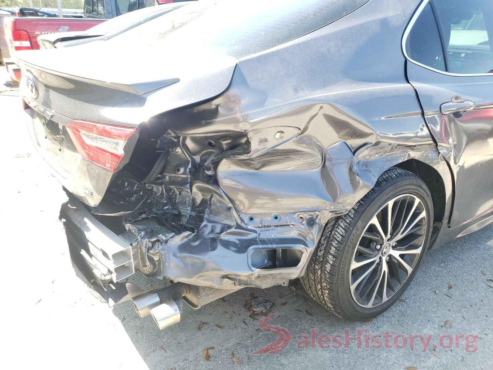 4T1B11HK7JU513821 2018 TOYOTA CAMRY