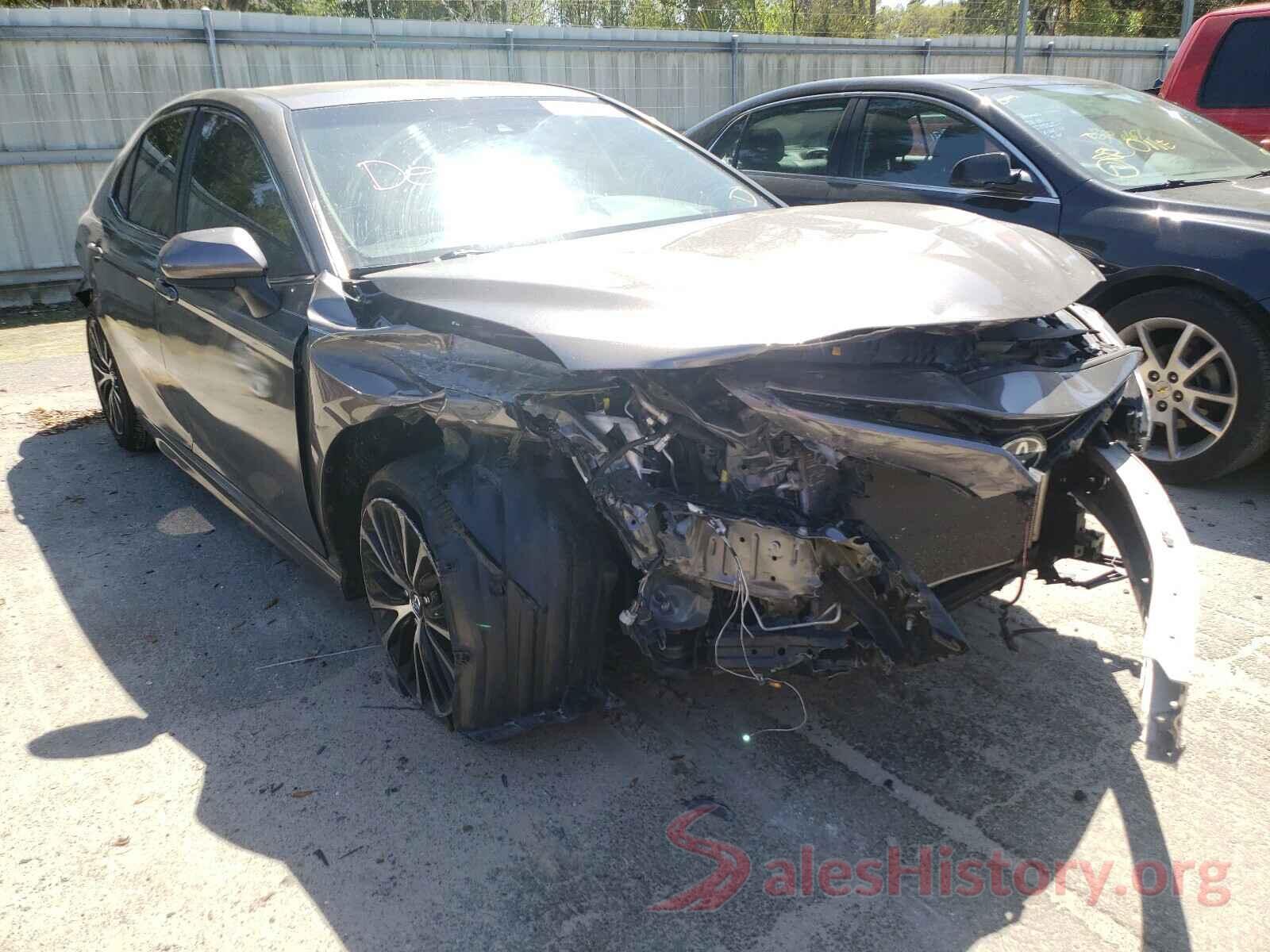 4T1B11HK7JU513821 2018 TOYOTA CAMRY