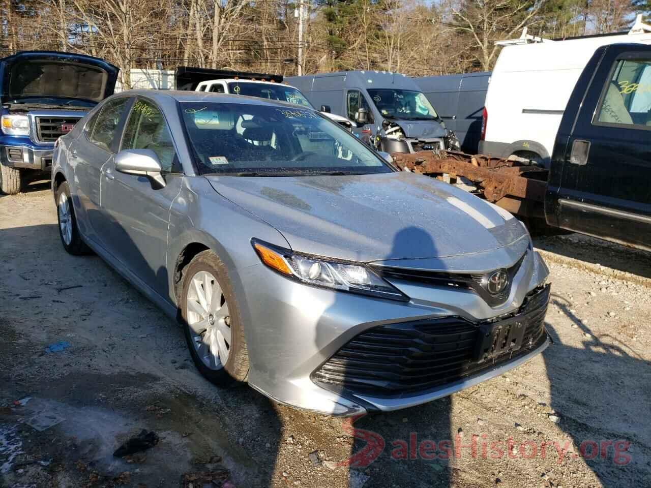 4T1B11HK9JU135873 2018 TOYOTA CAMRY