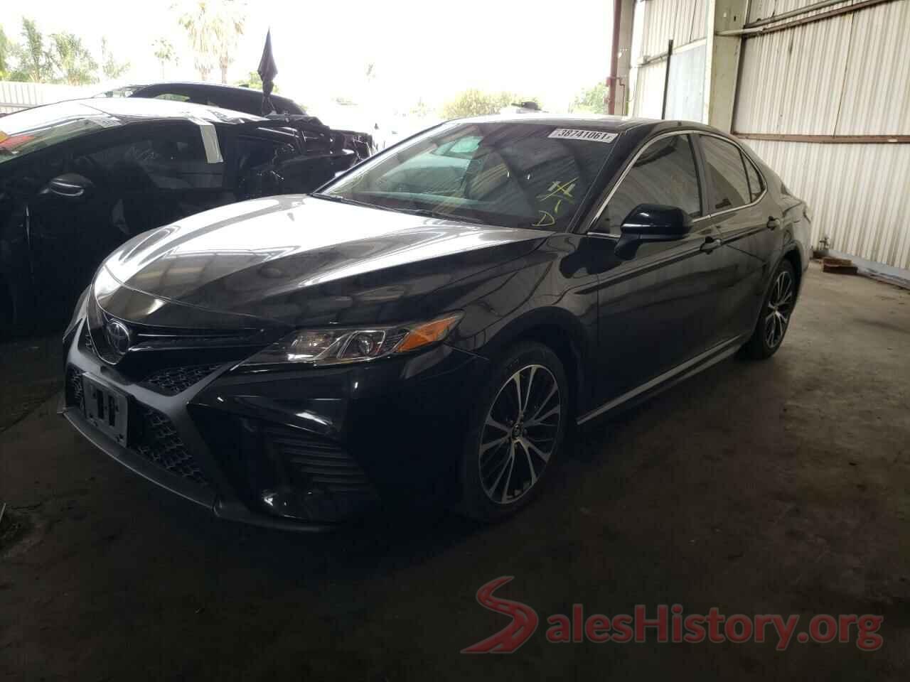 4T1B11HK6JU594052 2018 TOYOTA CAMRY