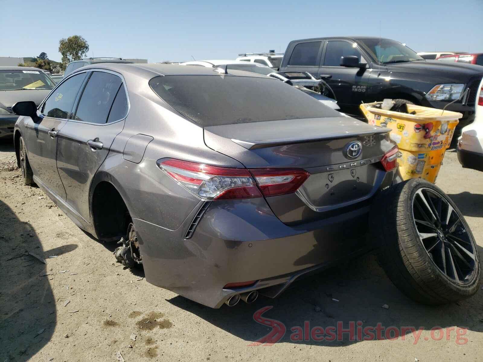 4T1B61HK1JU040001 2018 TOYOTA CAMRY