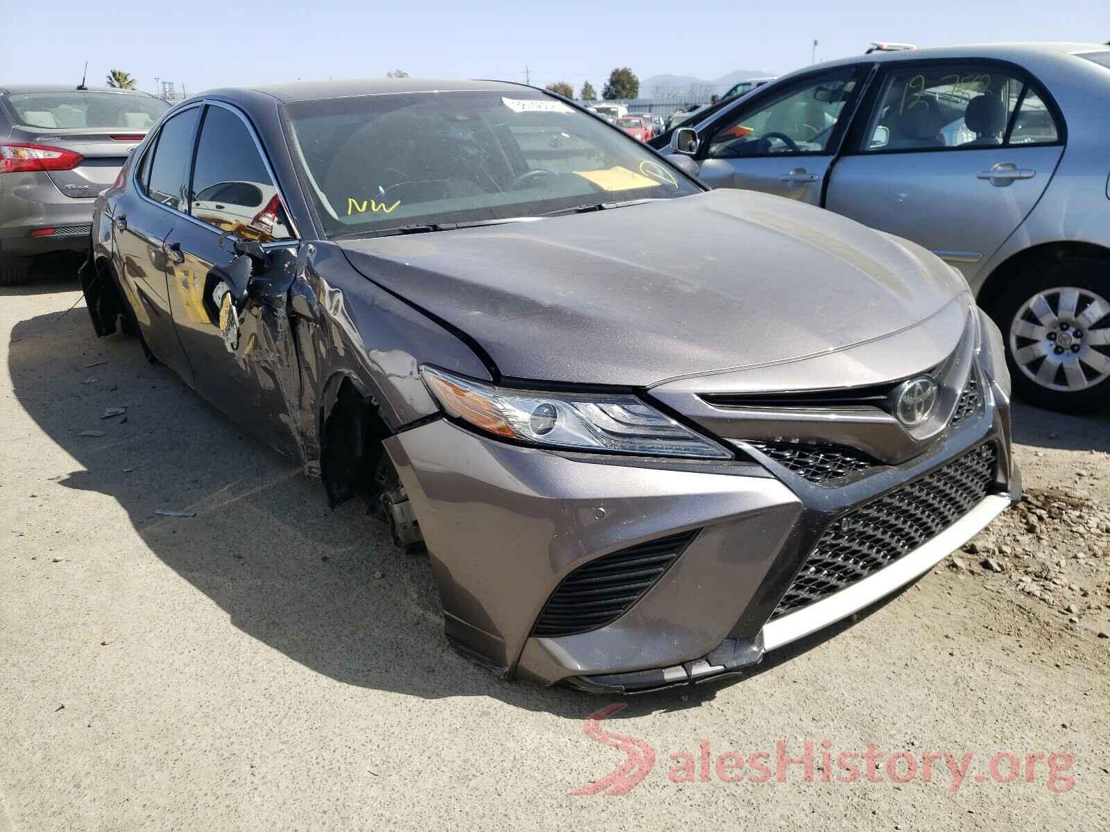 4T1B61HK1JU040001 2018 TOYOTA CAMRY