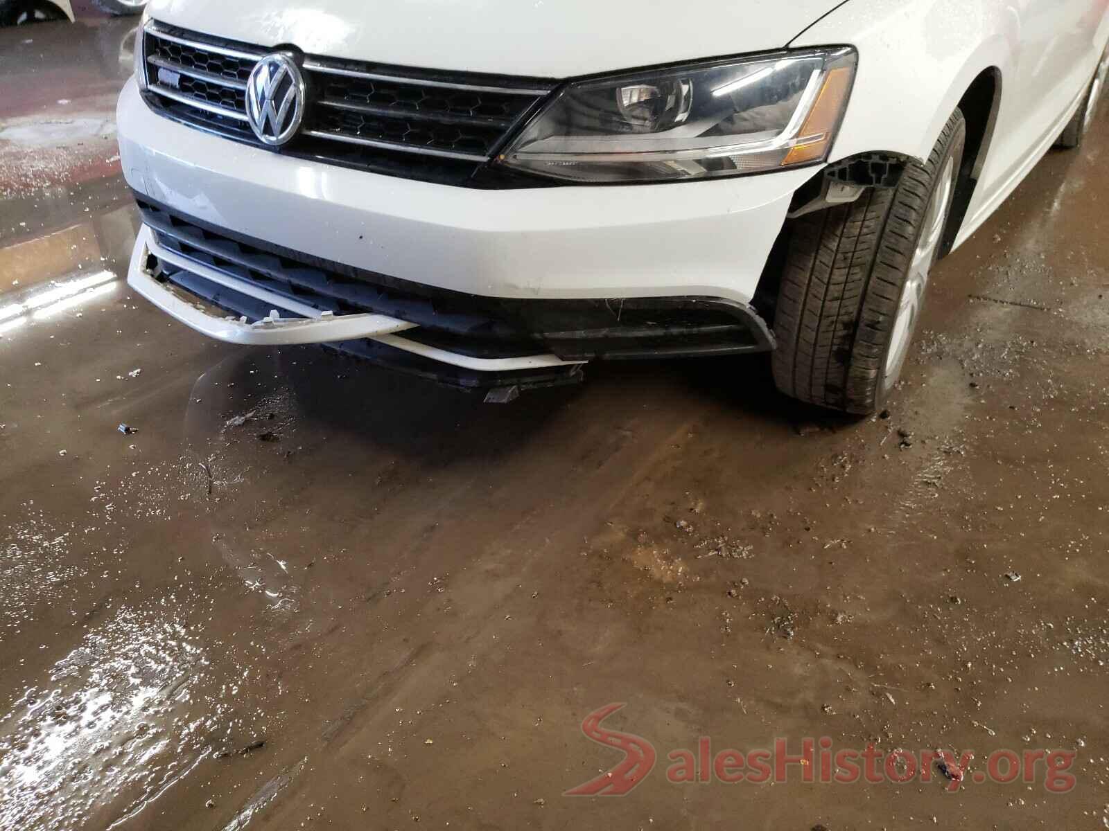 3VW167AJXJM225573 2018 VOLKSWAGEN JETTA