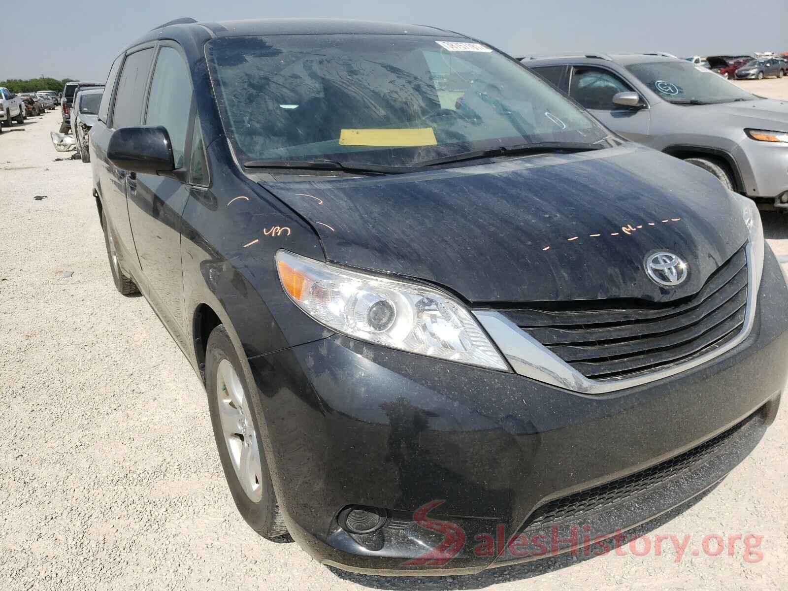 5TDKZ3DC3HS821946 2017 TOYOTA SIENNA