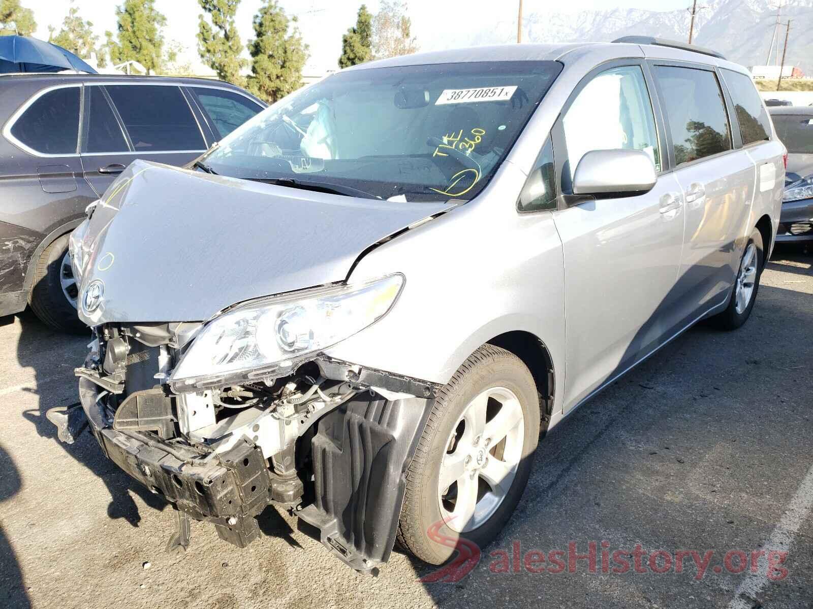 5TDKZ3DC9HS788127 2017 TOYOTA SIENNA