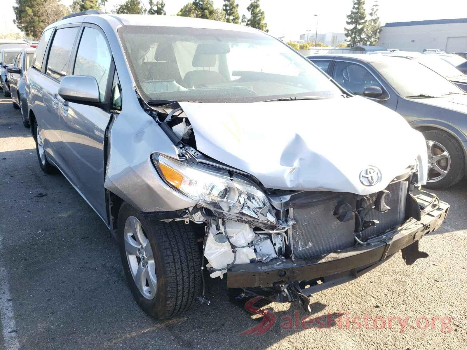 5TDKZ3DC9HS788127 2017 TOYOTA SIENNA