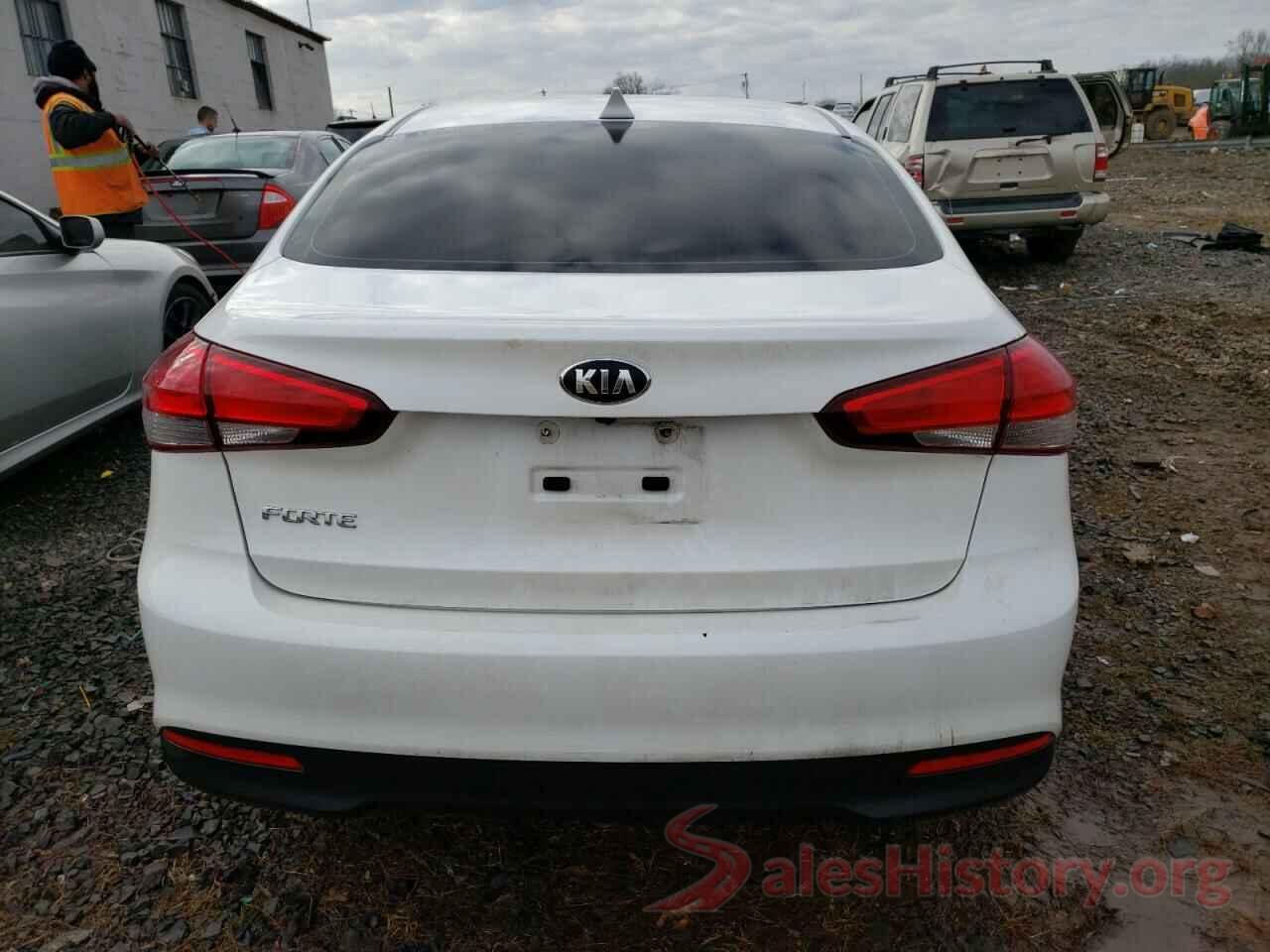 3KPFL4A71JE256080 2018 KIA FORTE