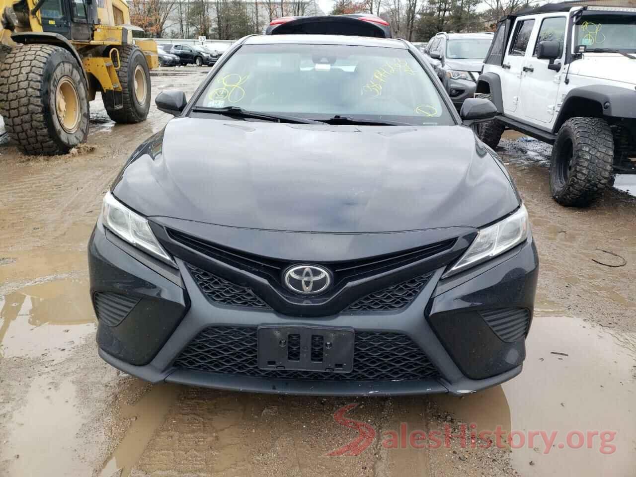 4T1B11HK2JU579385 2018 TOYOTA CAMRY