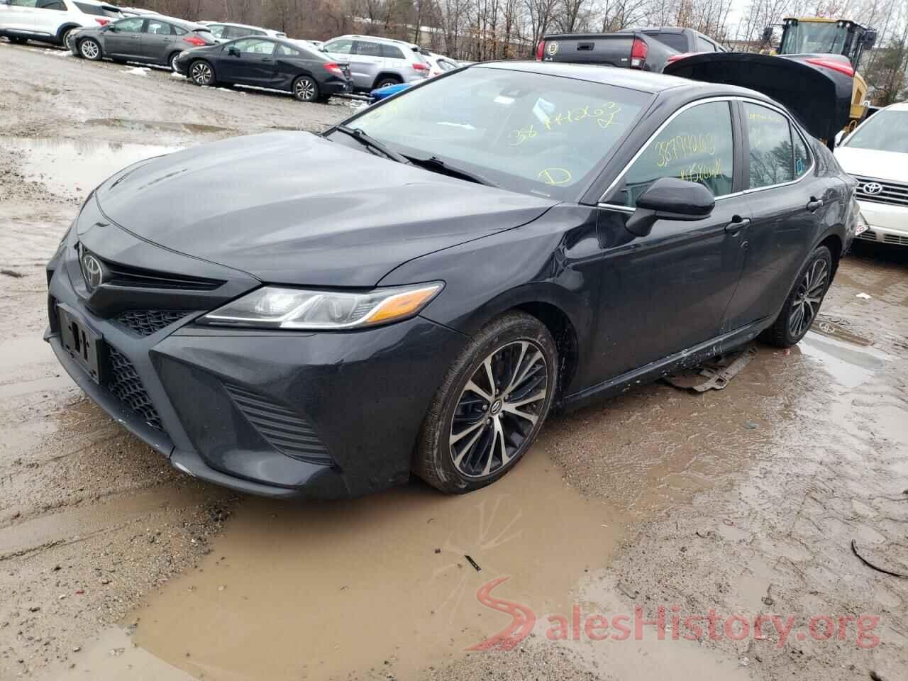 4T1B11HK2JU579385 2018 TOYOTA CAMRY