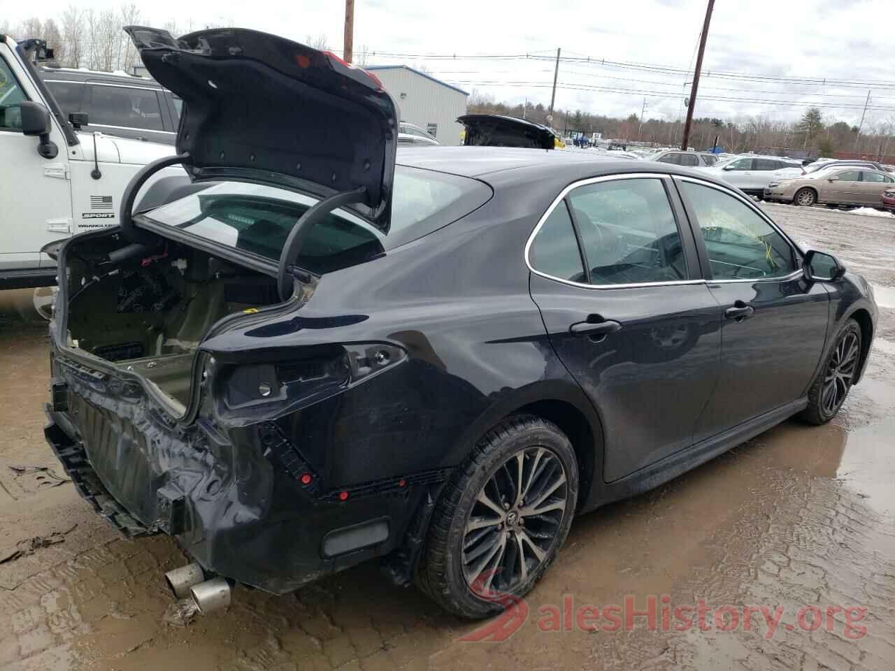 4T1B11HK2JU579385 2018 TOYOTA CAMRY