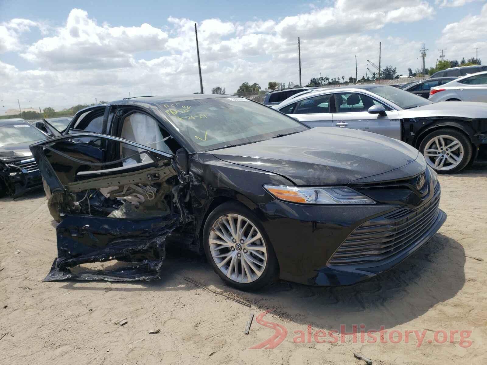 4T1B11HK1JU081792 2018 TOYOTA CAMRY