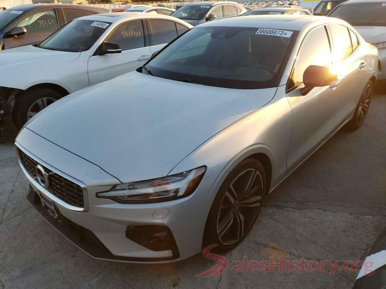 7JRA22TM0KG018048 2019 VOLVO S60