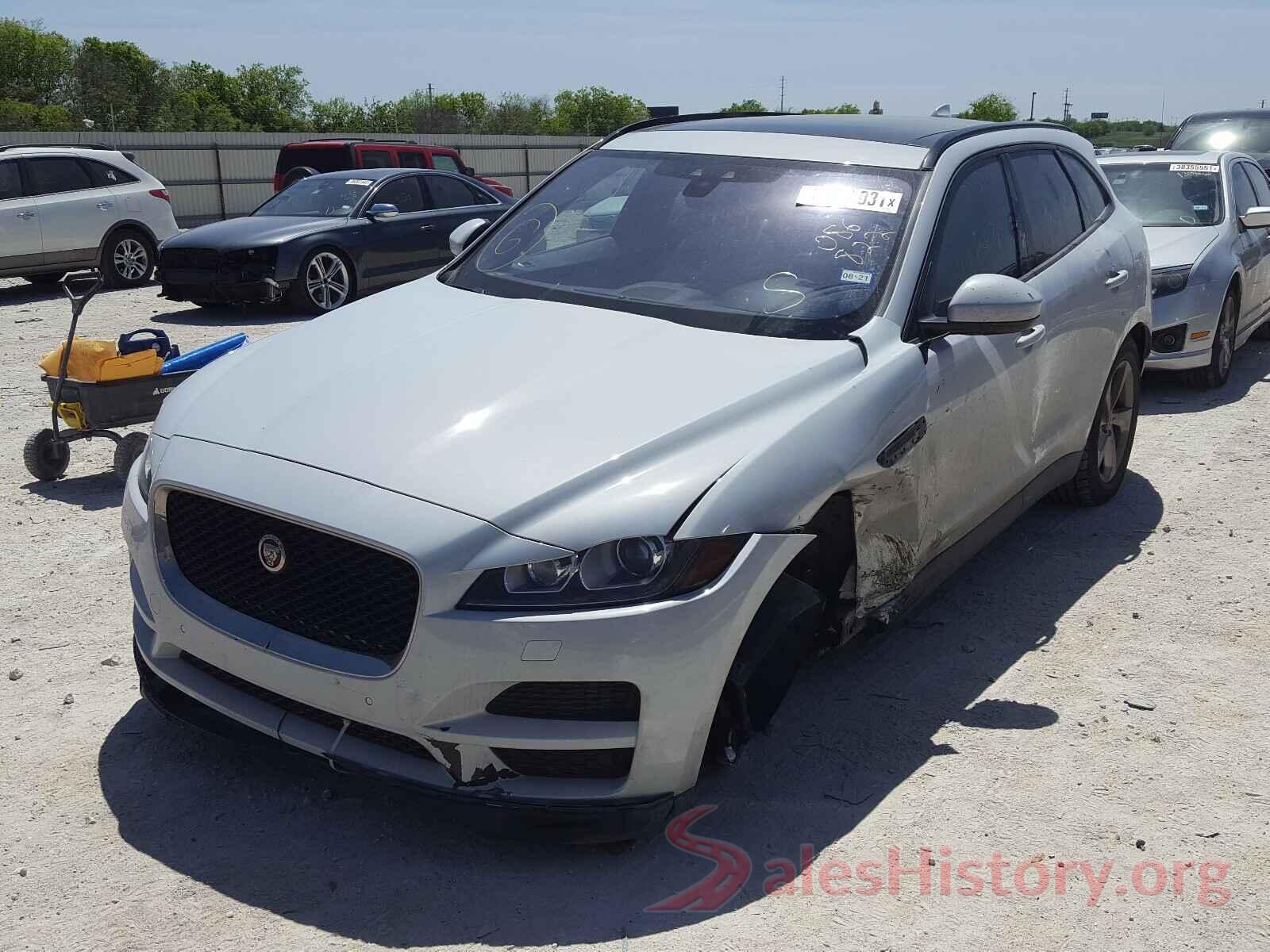 SADCJ2BV7HA086822 2017 JAGUAR F-PACE