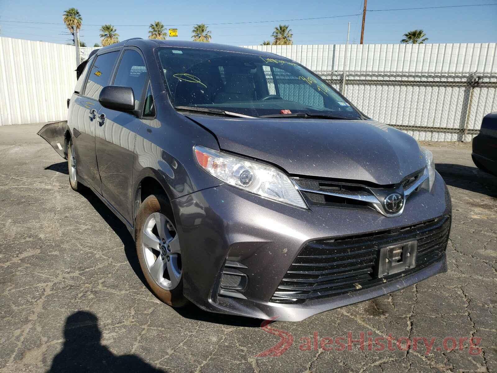 5TDKZ3DC3JS902581 2018 TOYOTA SIENNA