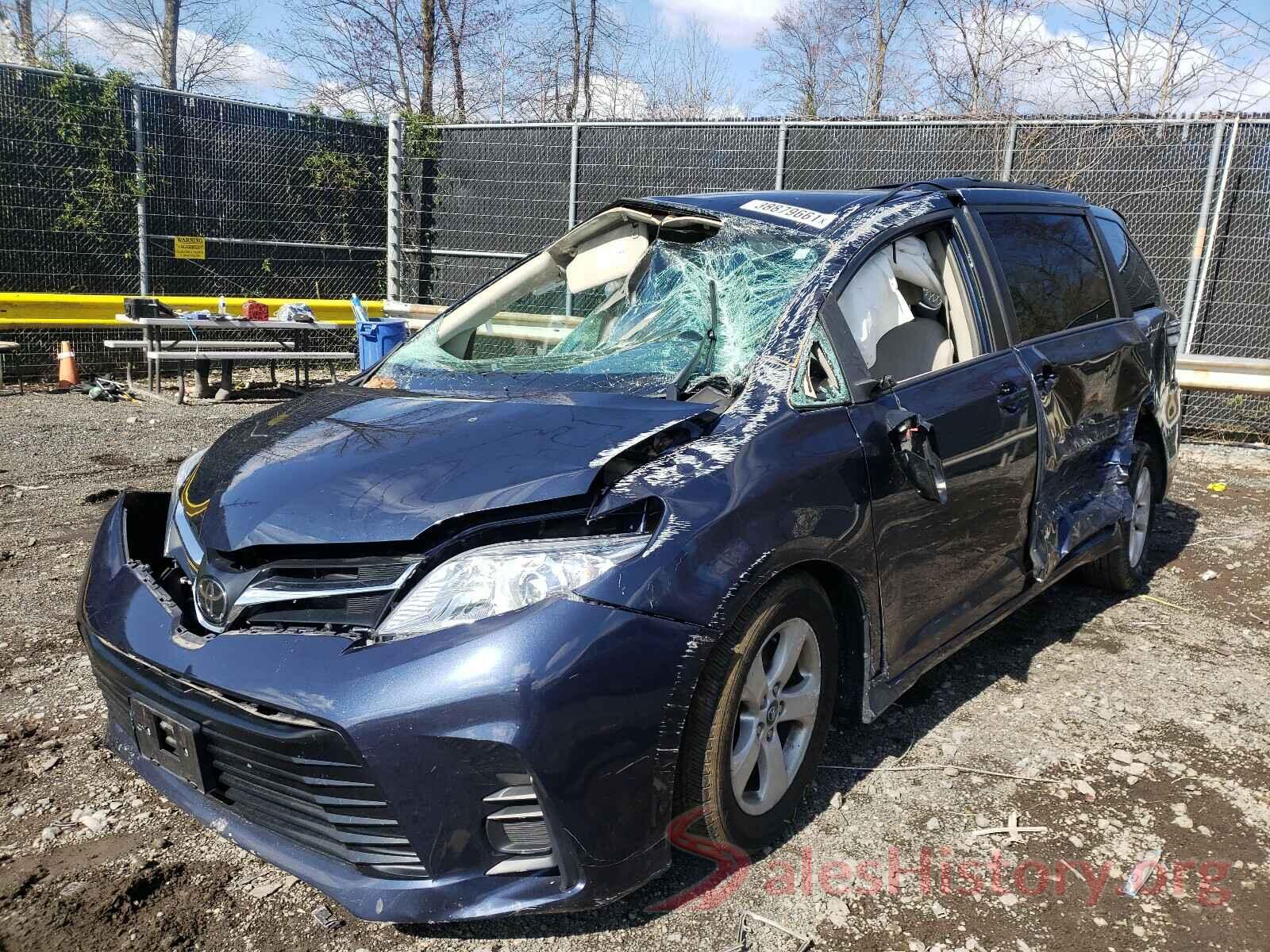 5TDKZ3DC6KS971377 2019 TOYOTA SIENNA