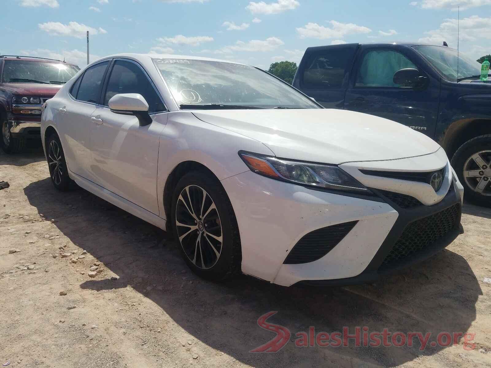 4T1B11HK7JU026439 2018 TOYOTA CAMRY