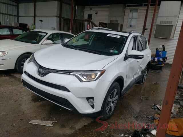 2T3RFREV3JW748933 2018 TOYOTA RAV4