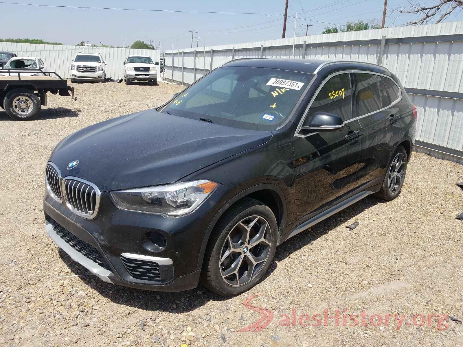 WBXHT3C36J5L32923 2018 BMW X1