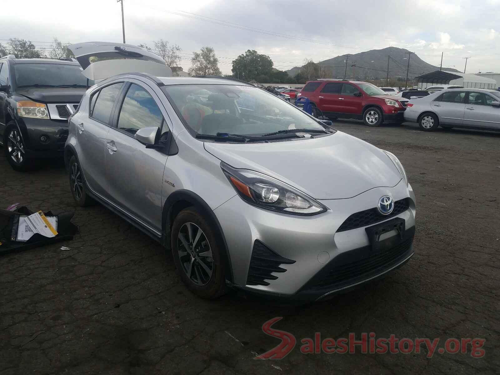 JTDKDTB39J1612585 2018 TOYOTA PRIUS