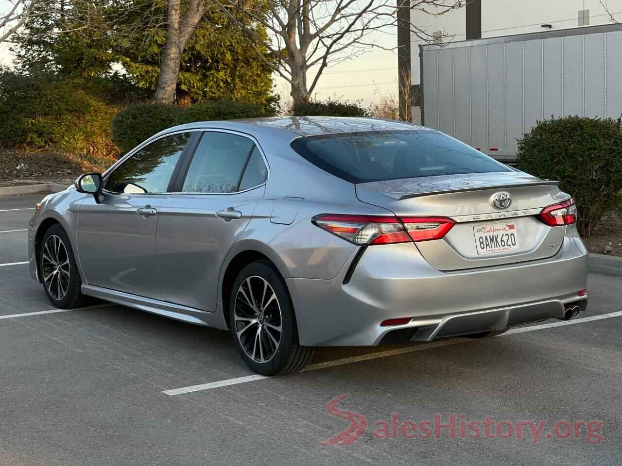 4T1B11HK0JU517371 2018 TOYOTA CAMRY