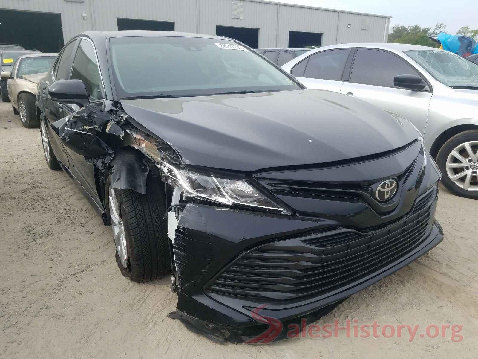 4T1B11HK3JU633325 2018 TOYOTA CAMRY